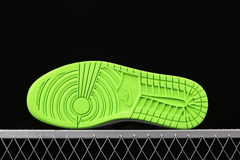 All Categories Air Jordan Jordan Series Basketball Shoes Air Jordan 1 High Air Jordan 1 Retro OG "Neutral Green" AJ1 SP19 Limited Joe 1 Versatile Cultural Basketball Shoes "Gray Black Fluorescent Green Luminous" 555088-070